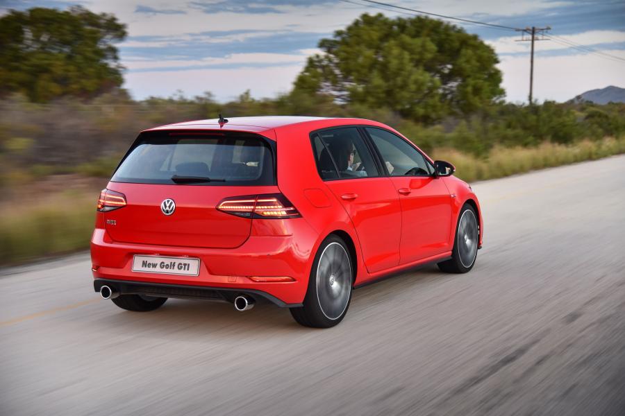  Volkswagen Golf GTI 5-Door 2017 года  (ZA) (фото 13 из 18)